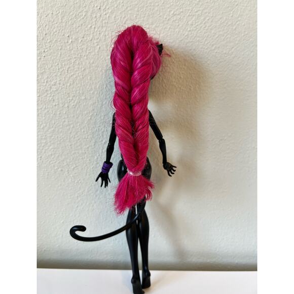 Monster High Doll Catty Noir Ghoulebrities in Londoom 2011 - Picture 5 of 6